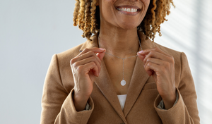 woman wearing a sterling silver lariat necklace engraved with a fingerprint