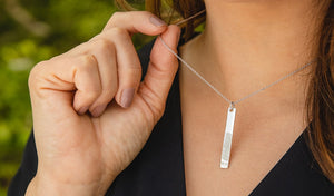 A Touching Tribute that Honors Family – Personalized Fingerprint Vertical Bar Pendant