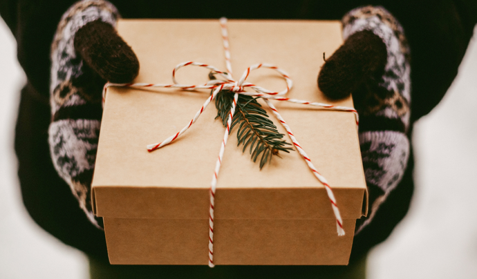 What Do I Give Someone for Christmas Who Recently Lost a Loved One?